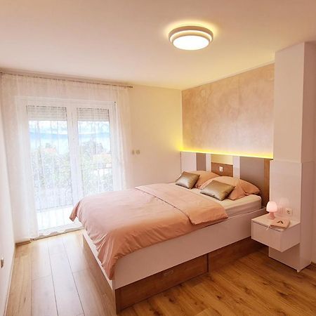 Apartment Karamarko Малинска Екстериор снимка