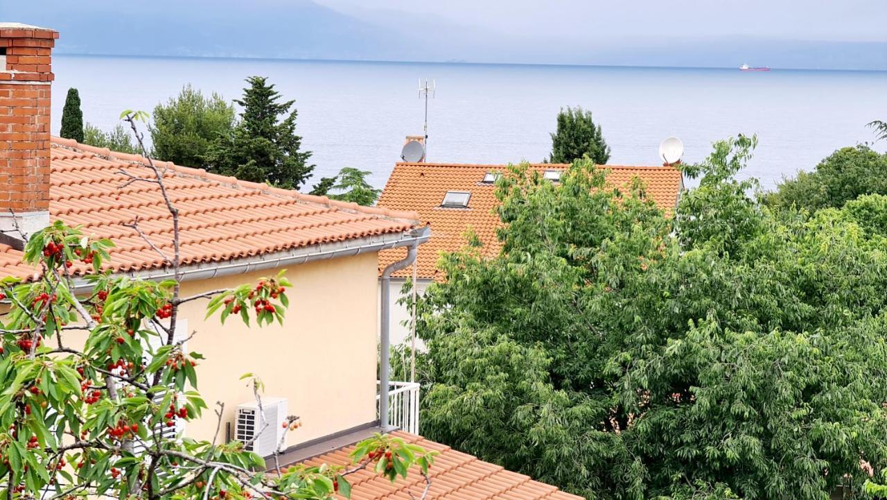 Apartment Karamarko Малинска Екстериор снимка