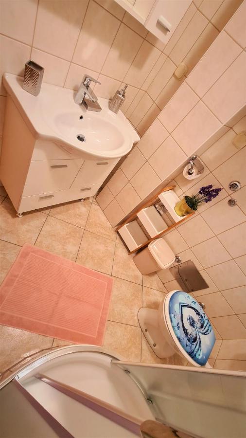 Apartment Karamarko Малинска Екстериор снимка