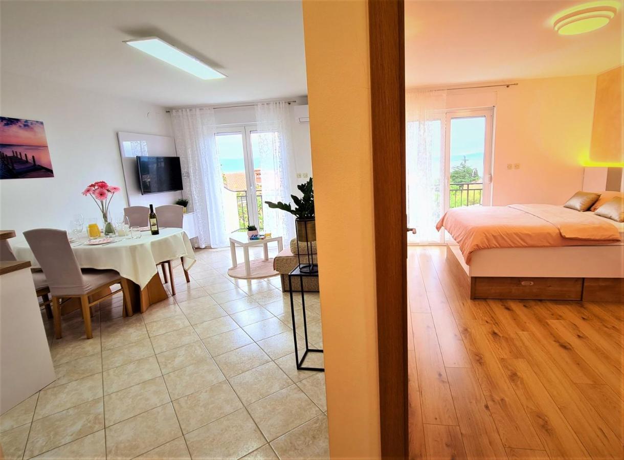 Apartment Karamarko Малинска Екстериор снимка