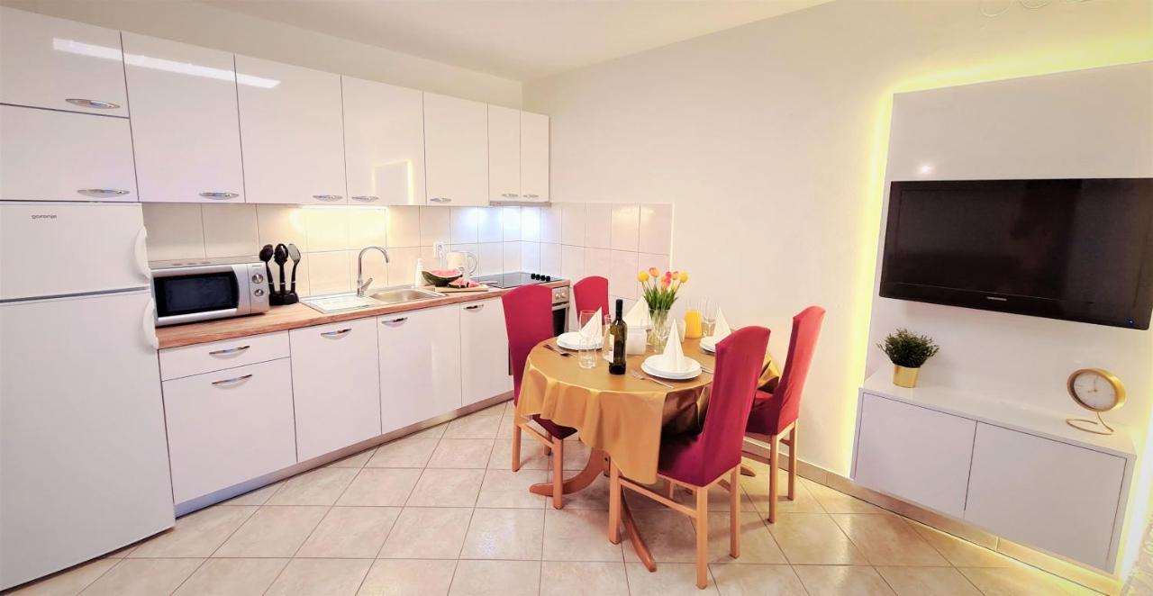 Apartment Karamarko Малинска Екстериор снимка