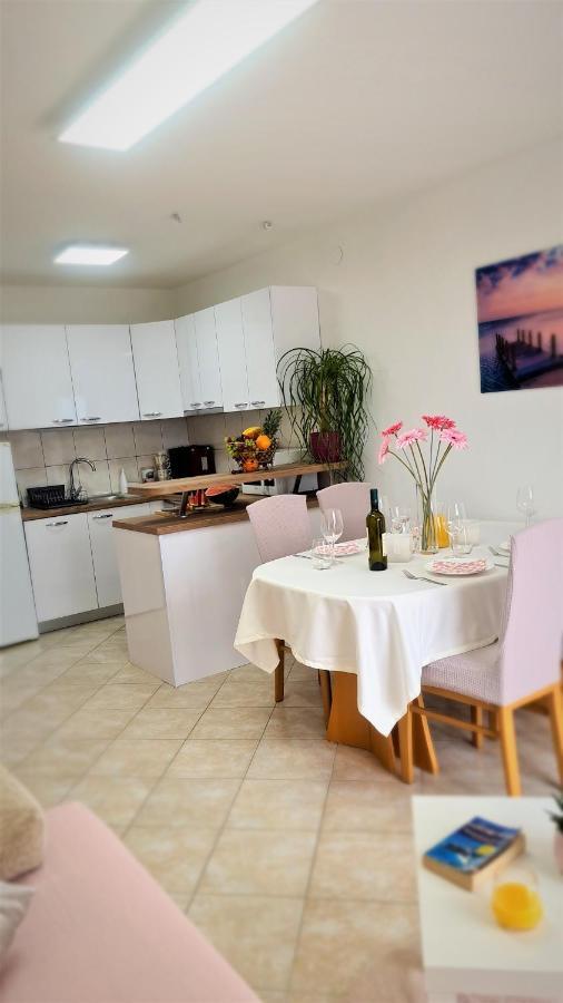 Apartment Karamarko Малинска Екстериор снимка