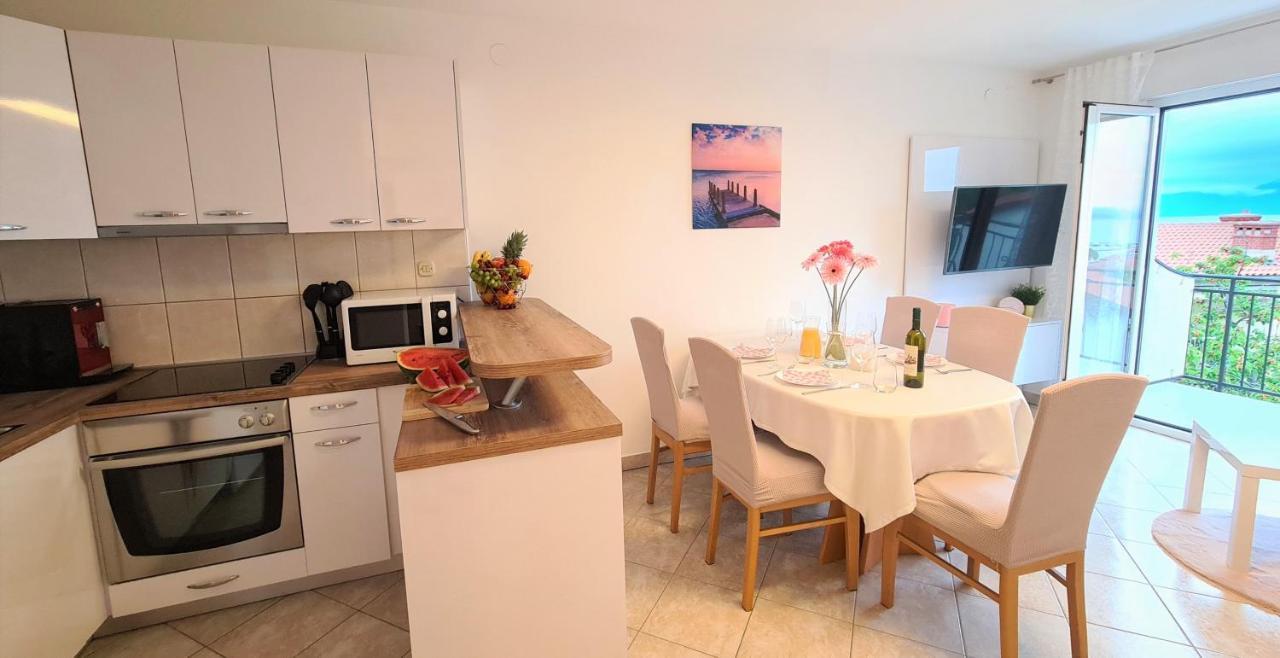 Apartment Karamarko Малинска Екстериор снимка