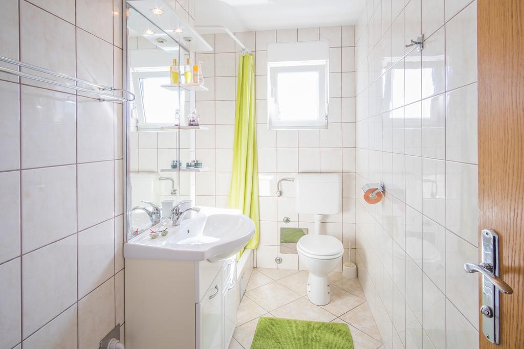 Apartment Karamarko Малинска Екстериор снимка